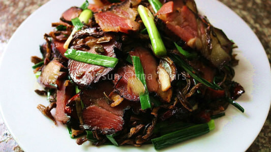 Cured Ham with Cowpeas 