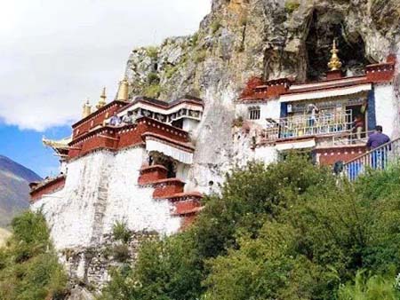 Drak Yerpa Meditation Caves