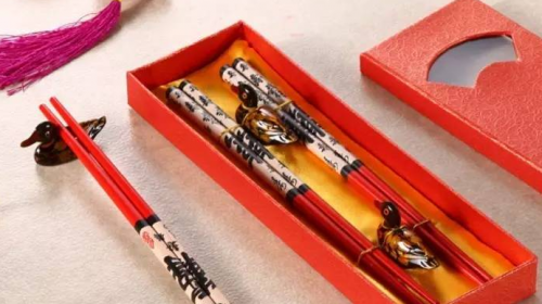 Characteristic Chopsticks