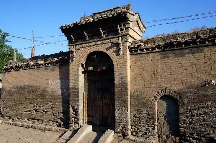 Wall-type Gate