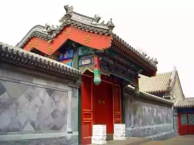 Festoon Gate