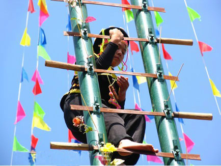 Knife-Pole Festival