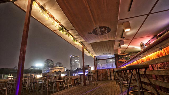 Komomo Bar