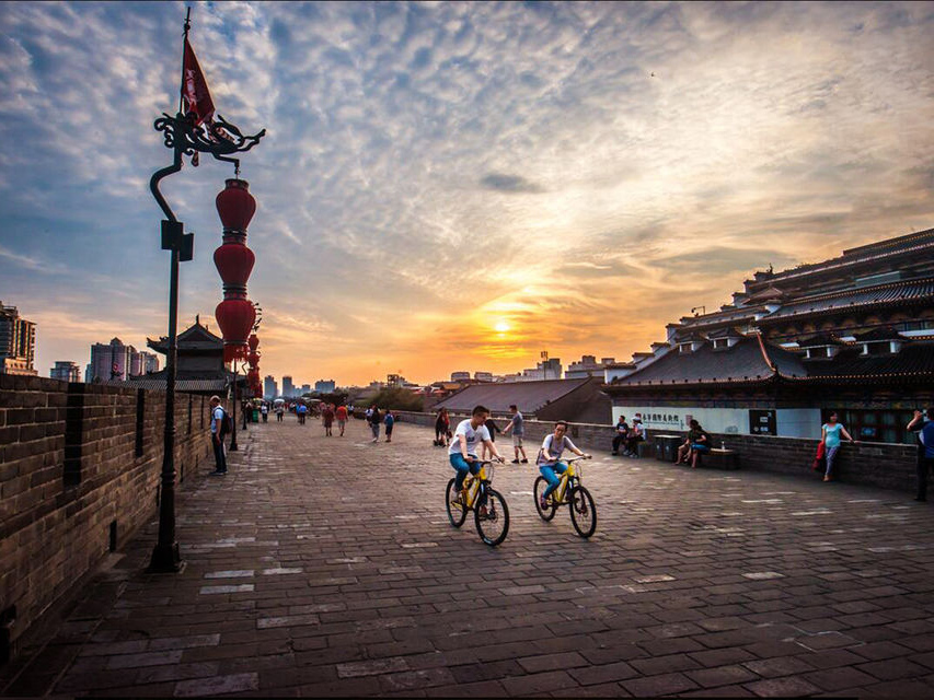 Cycling on the City Wall