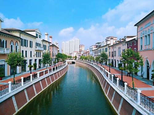 Florentia Village