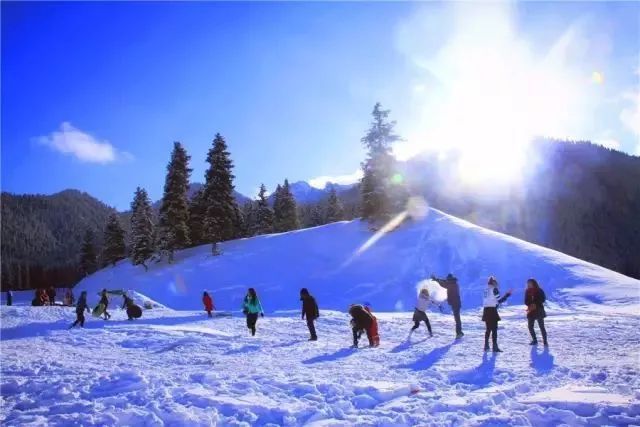 Skiing nearby Heavenly Lake